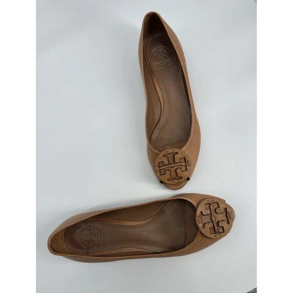 tory burch shoes 8 1/2 M tan flats shoes EUC